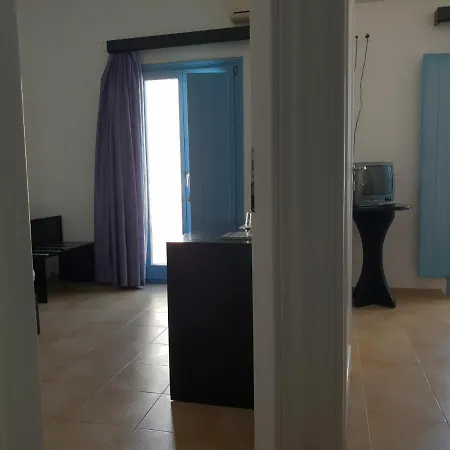 Captain's Rocks 3* Chrisi Akti (Paros)