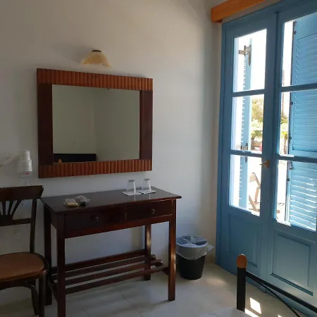 Captain's Rocks Hotel Chrisi Akti (Paros)