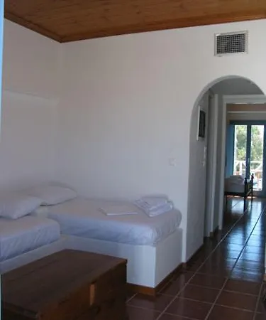 Captain's Rocks 3* Chrisi Akti (Paros)