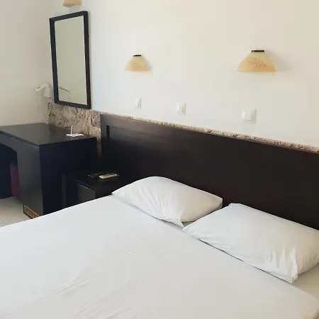 Hotel Captain's Rocks 3*