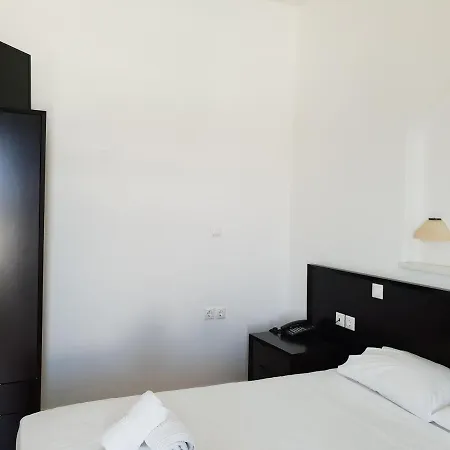 Captain's Rocks 3* Chrisi Akti (Paros)