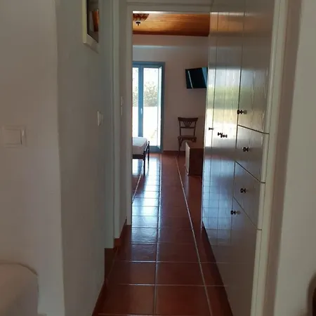 Hotel Captain's Rocks 3*