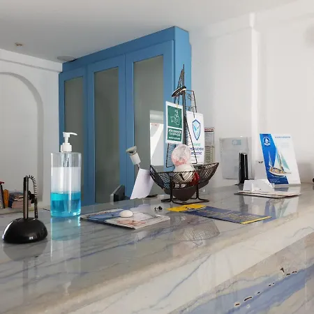 Hotel Captain's Rocks 3*