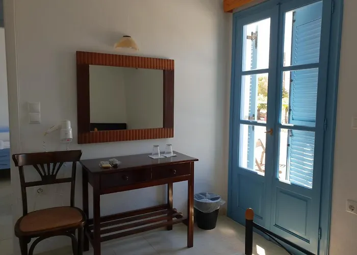 Captain's Rocks Hotel Chrisi Akti (Paros)